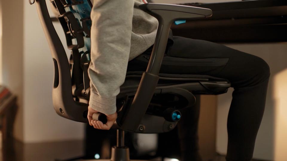 A close-up video of a person’s hand adjusting the BackFit on a black Embody Gaming Chair.